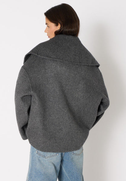 VILDA | Veste en laine grise à enfiler avec col large et cordons